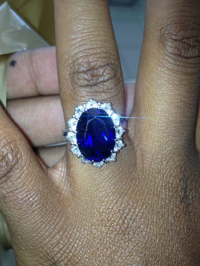 Bobbi Kristina Brown y su anillo de compromiso