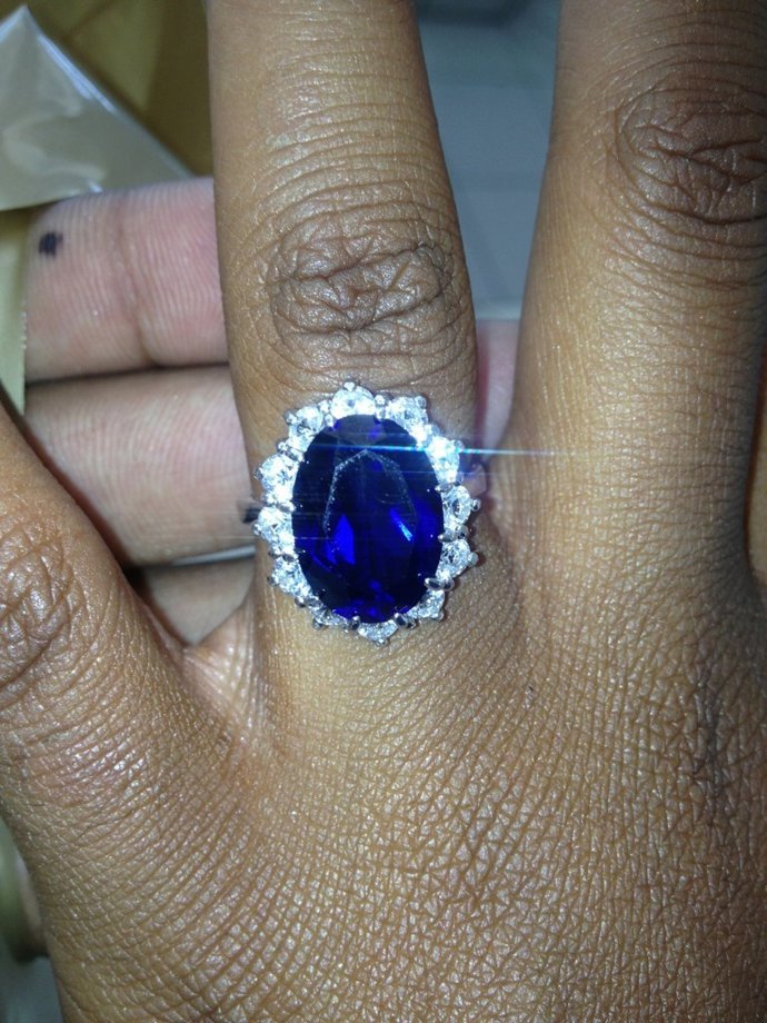 Bobbi Kristina Brown y su anillo de compromiso