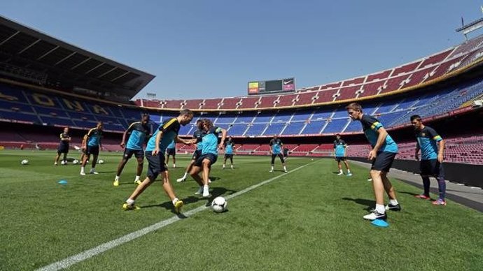 Entrenamiento del FC Barcelona en el Camp Nou