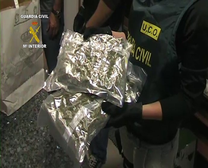 Material intervenido en laboratorio de drogas en Galicia