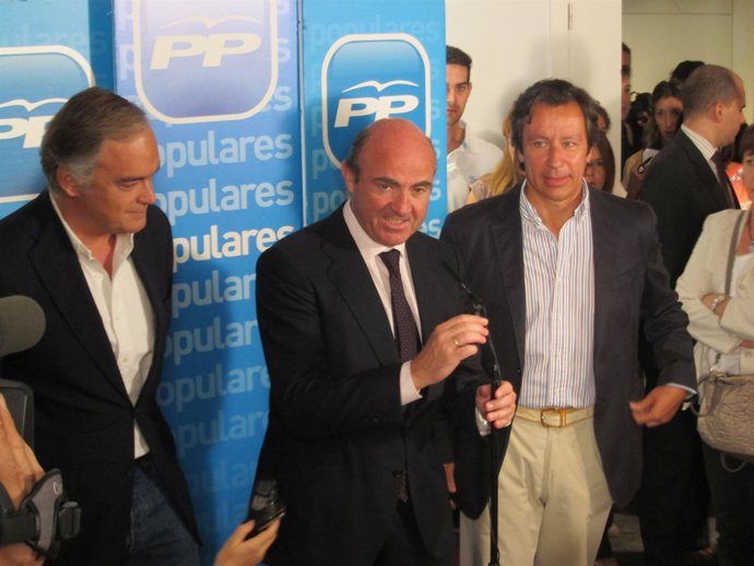 Luis de Guindos, en la sede del PP