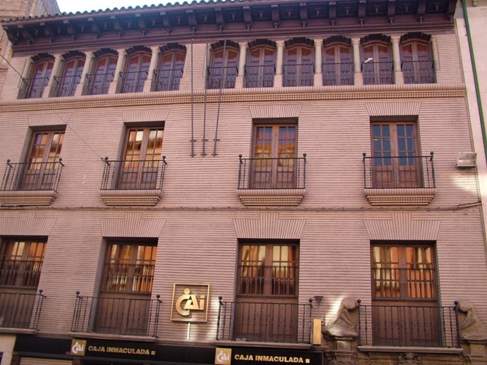 Fachada de CAI en Huesca