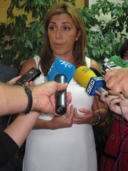 La consejera de Presidencia e Igualdad, Susana Díaz, ante los medios.