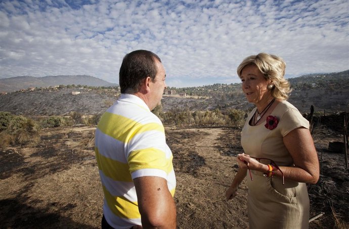 Aguirre Durante Su Visita A La Zona Afectada Por El Incendio