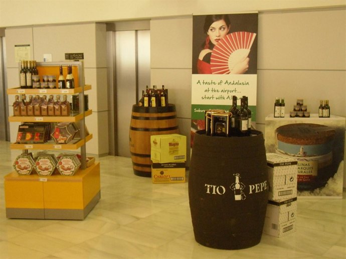 Expositores Instalados En El Aeropuerto De Almería