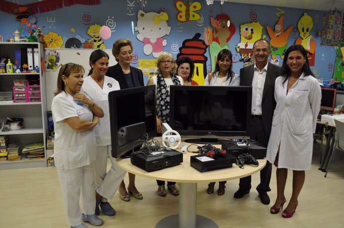 Entrega de teles a Hospital Materno en A Coruña