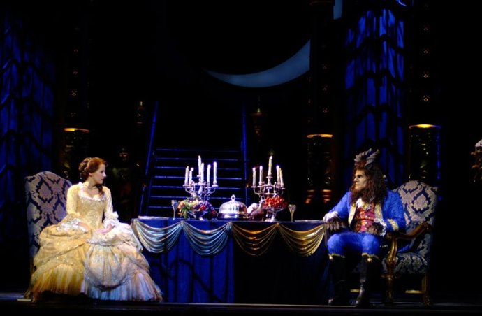 Escena Del Musical 'La Bella Y La Bestia'