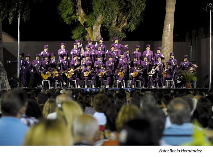 Actuación De Un Coro En Los 'Martes De Carnaval'