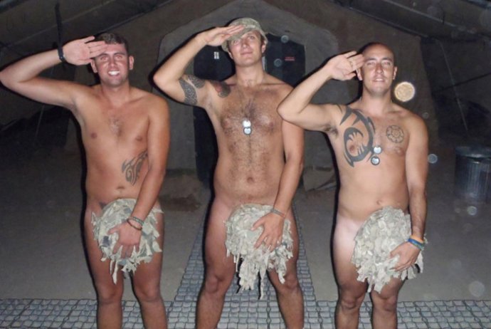 MILITARES APOYANDO AL PRÍNCIPE ENRIQUE