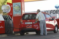 La subida de los carburantes dispara cinco décimas el IPC en agosto