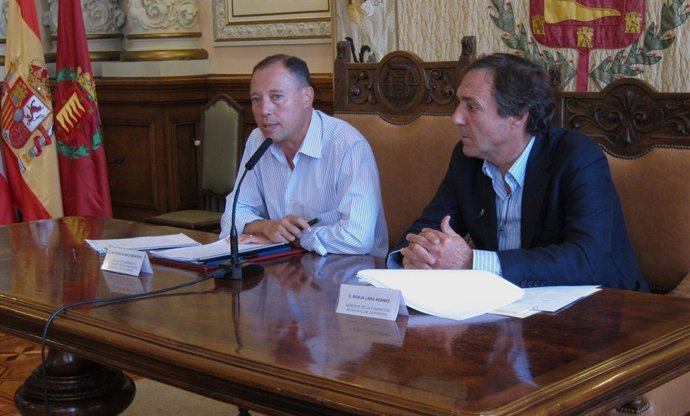 El concejal Alfredo Blanco y Borja Lara presentan la programación deportiva