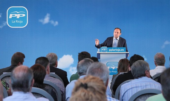 Pedro Sanz, presidente del Gobierno riojano, en la Junta Directiva del PP