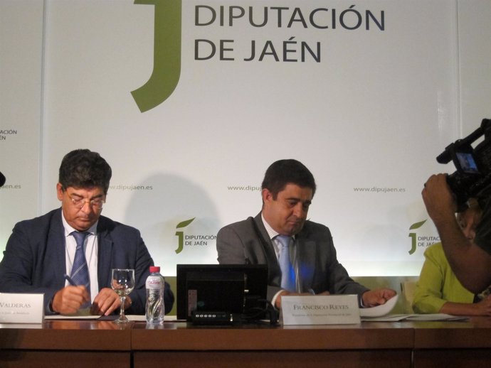 Valderas Y Reyes Firman El Convenio Para Financiar Materiales En El PFEA 2012.