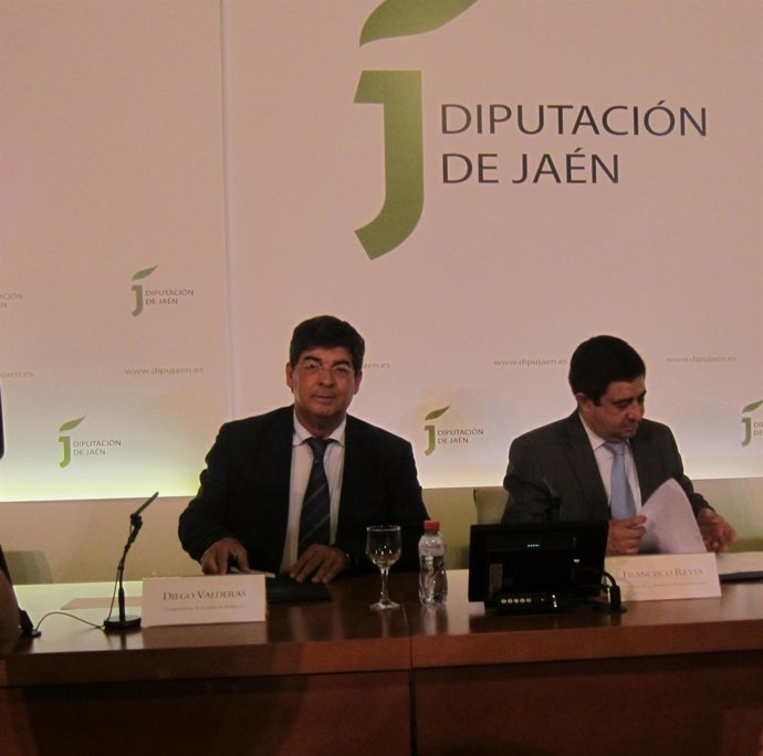 Valderas Y Reyes En La Rueda De Prensa.