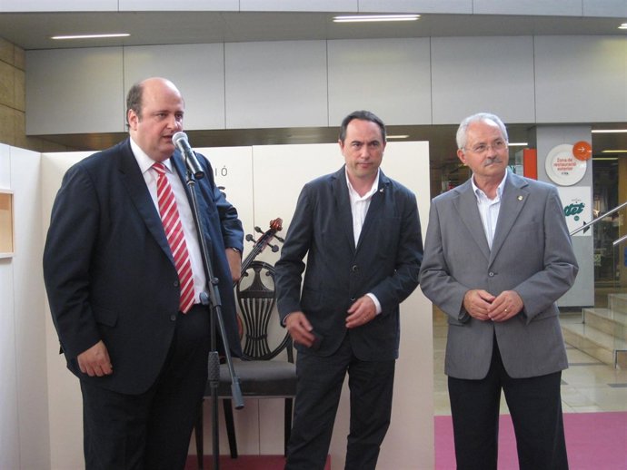 P.Herrera (Fund.PauCasals) J.Ciurana (t.Alc.Barcelona) B.Jané (alcalde Vendrell)