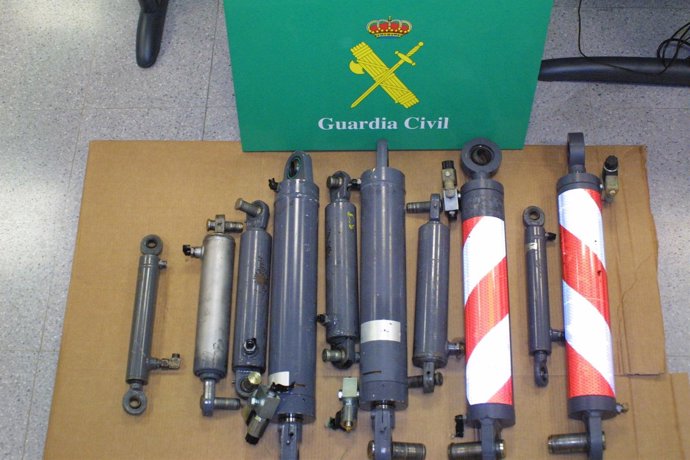 Material intervenido a vecinos de Meis (Pontevedra)