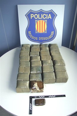 Hachís Incautado A Los Dos Detenidos En Alcanar (Tarragona)