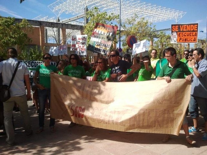 Manifestación En Sevilla De La Plataforma De Docentes Por La Educación Pública