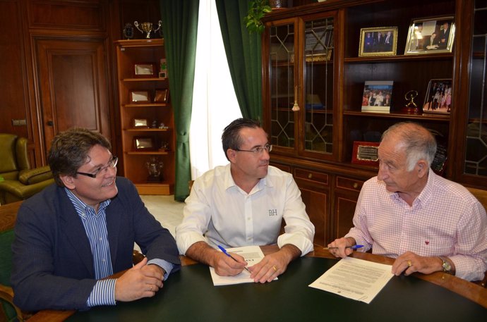 Momento De La Firma De Convenio