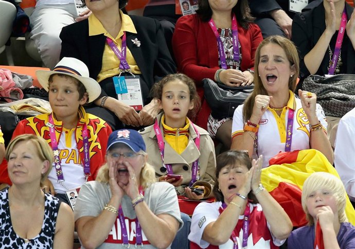 Infanta Elena con sus hijos en Paralimpiadas 2012