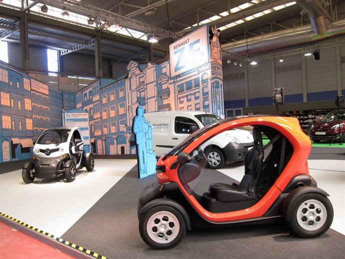 Exposición Del Twizy En La Feria Internacional De Muestras De Valladolid