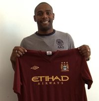 Fútbol.- El Manchester City ficha al brasileño Maicon, Scott Sinclair y Richard Wright 