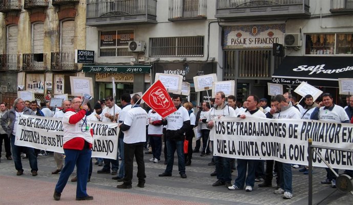 Extrabajadores De Primayor Durante Una Manifestación En Diciembre De 2011.