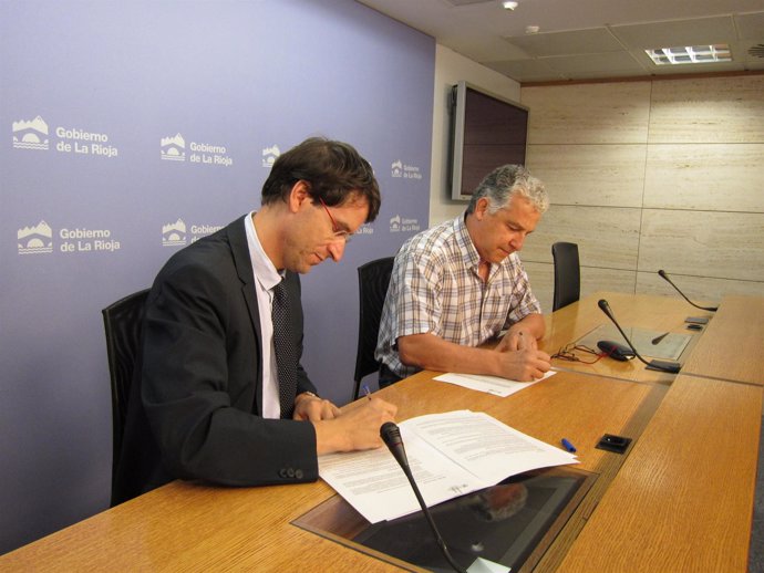 Capellán y Pérez-Caballero firman convenio para financiar Orquesta Sinfónica