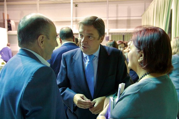 Planas Antes De Reunirse Con El Equipo De Dirección De Su Consejería