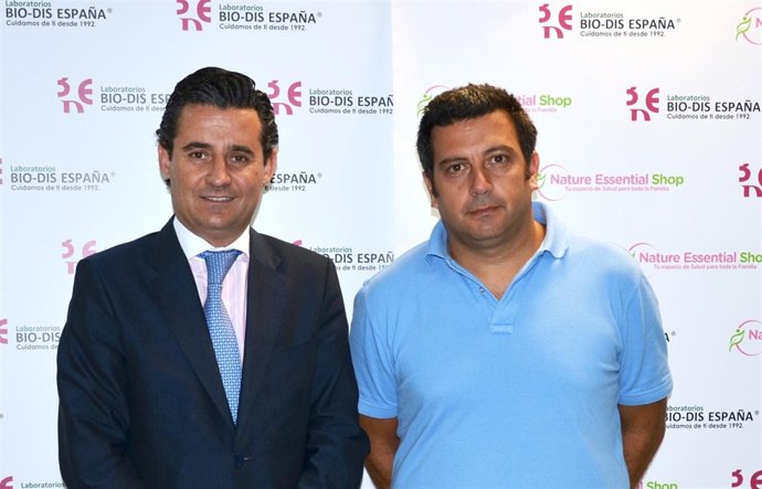 El presidente de laboratorios BIO-DIS y el auditor jefe de SGS ICS Ibérica