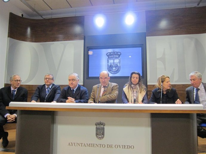 De Mesa Con Los Ediles De Foro Oviedo