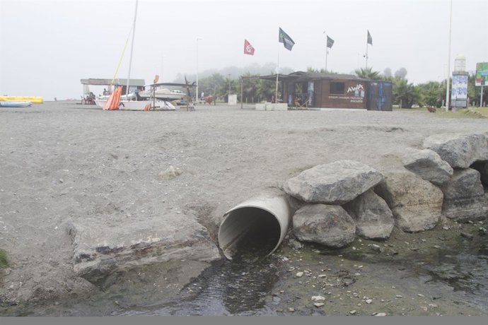 Vertidos Fecales A Una Playa De Motril