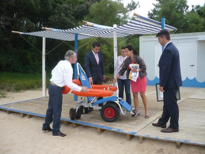 Silla Anfibio Para Baños Asistidos En Playa De La Arena