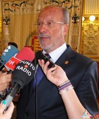 De la Riva espera que Coca, con quien no habla "desde hace un montón", se  desmarque de la manipulación del PGOU