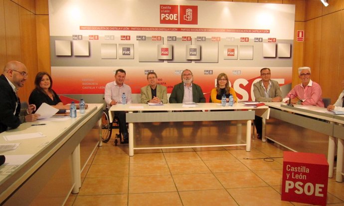 El PSOE Se Reúne Con Miembros Del Cermi