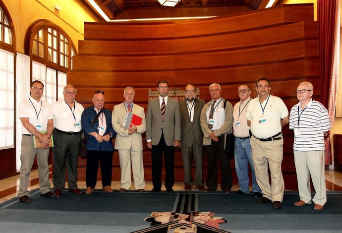 Gracia Con Representantes De La Plataforma Andaluza En Defensa De Los Mayores