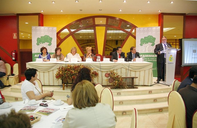 Vicente tirado durante la apertura de las jornadas 