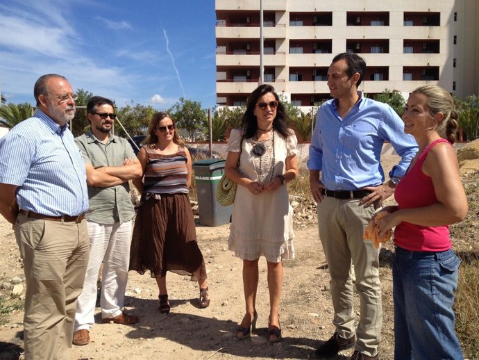 César Sánchez y Marta Alonso en su visita a los Baños de la Reina