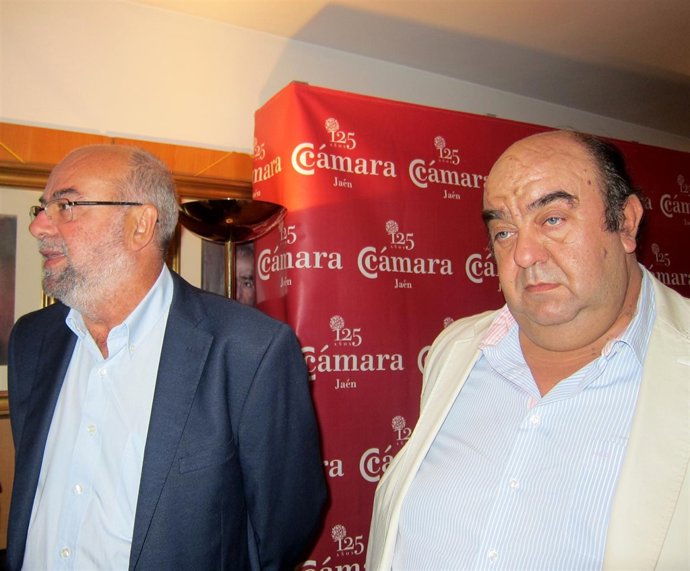 Luis Carlos García (D), Junto Al Viceconsejero De Turismo Y Comercio.