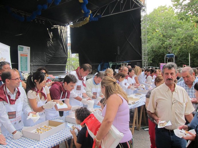 Reparto De La Tarta De San Lorenzo 