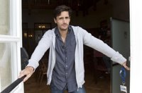 Juan Diego Botto, Rosa Regás y Manolo García participan en un video contra su ubicación en España