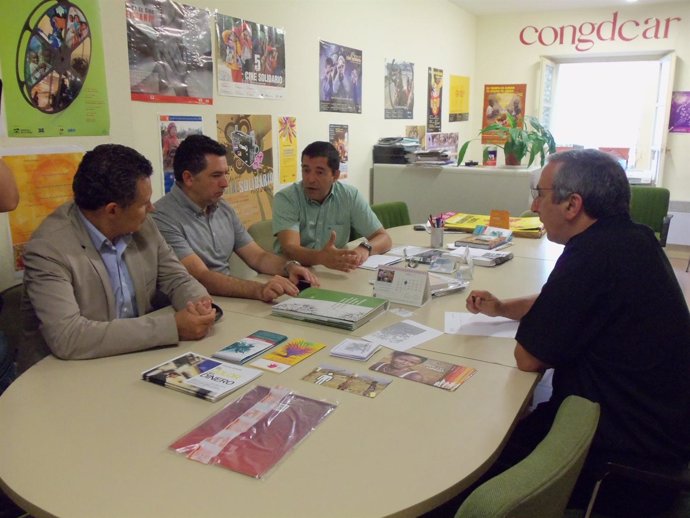 Escobar y Cuevas se reúnen con la coordinadora de ONG