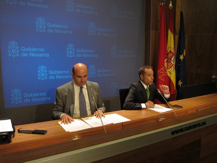 Los consejeros Javier Morrás (i) y Juan Luis Sánchez de Muniáin.