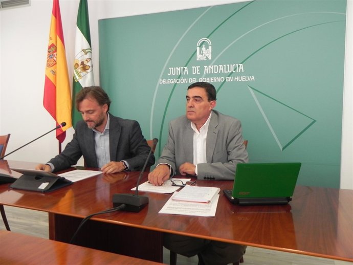 El delegado de la Junta en Huelva, José Fiscal, y el de Educación, Vicente Zarza