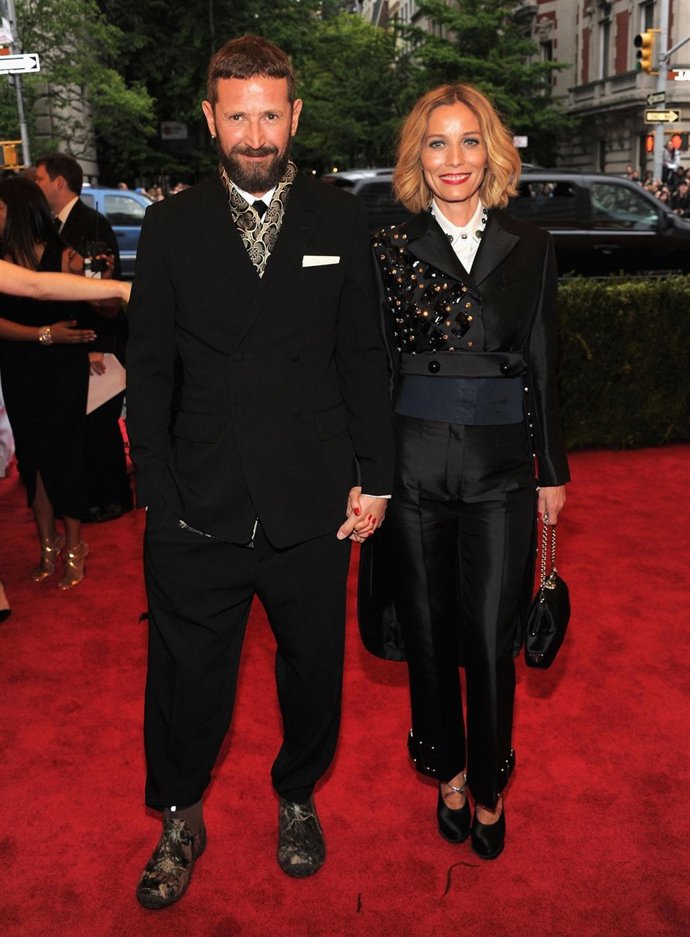 El diseñador Stefano Pilati sobre la alfombra roja 