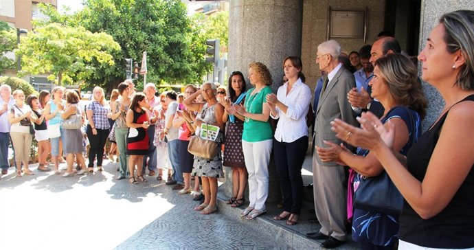 Cinco Minutos De Silencio En El Ayuntamiento De Torrent