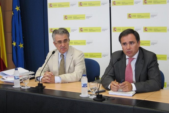 El presidente de la CHE, Xavier de Pedro, se reúne con los ecologistas