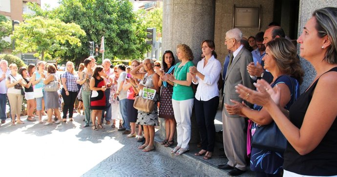 Cinco Minutos De Silencio En El Ayuntamiento De Torrent