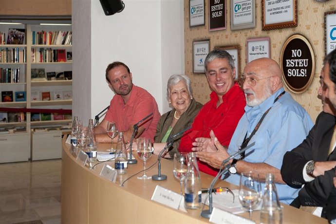 Presentación De La Gala Benéfica En El Liceu 'No Estáis Solos'
