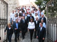 Puig tilda de "demagógica" la propuesta de quitar la paga de Navidad a altos cargos y pide reducir 147 de estos puestos